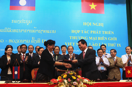  Hội nghị Hợp t&aacute;c ph&aacute;t triển thương mại bi&ecirc;n giới Việt Nam - L&agrave;o lần thứ IX 
