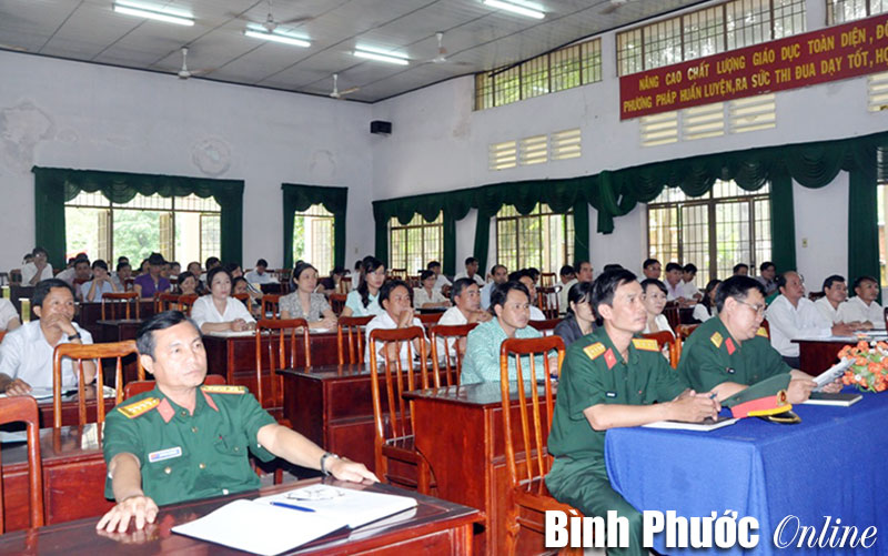 61 đảng vi&ecirc;n tham dự lớp bồi dưỡng kiến thức quốc ph&ograve;ng an ninh