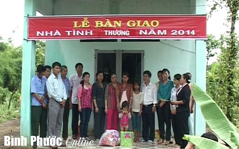 Hội phụ nữ Bình Long tặng 32 nhà tình thương cho hội viên nghèo