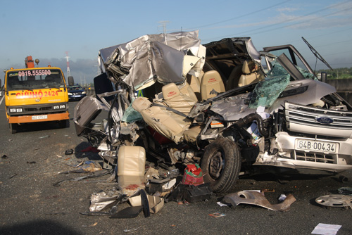 Vụ tai nạn thảm khốc trên đường cao tốc Trung Lương: Tang thương một chuyến xe