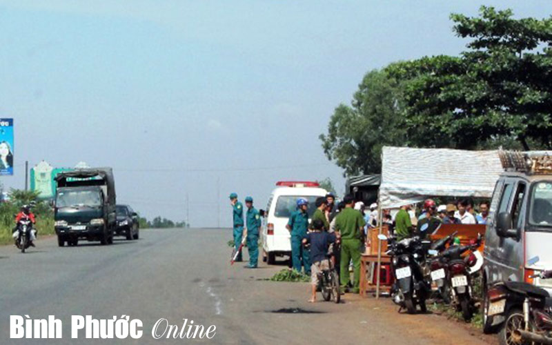 Một người đàn ông chết thảm giữa đường 