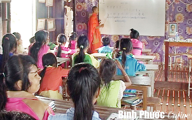 Chùa sóc lớn nỗ lực dạy chữ Khơme trong dịp hè
