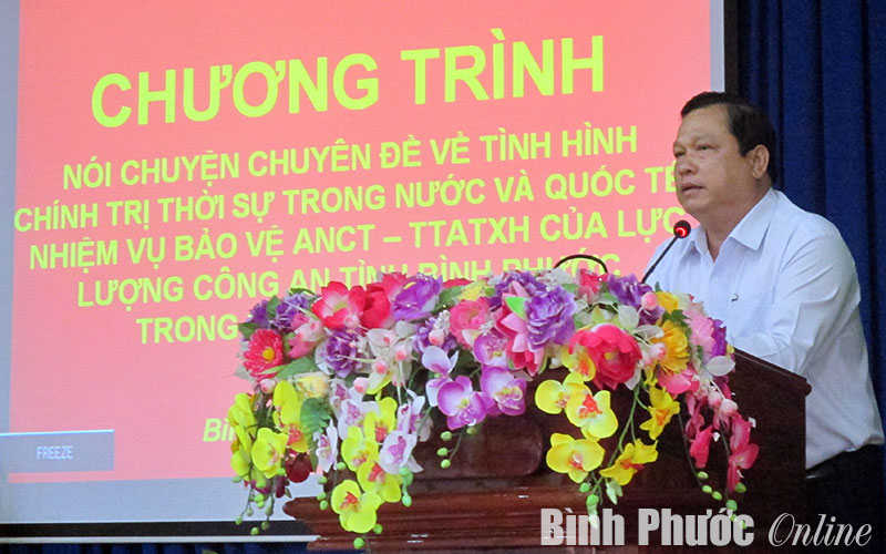 350 c&aacute;n bộ, chiến sĩ C&ocirc;ng an tỉnh nghe th&ocirc;ng tin thời sự