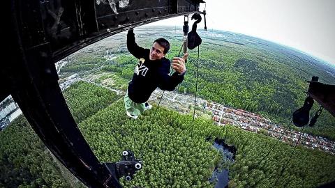 Nín thở với trò chụp ảnh 'trêu ngươi' Tử thần của thiếu niên người Nga