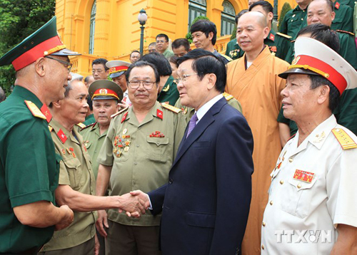 Chủ tịch nước tiếp c&aacute;c cựu chiến binh bảo vệ bi&ecirc;n giới ph&iacute;a Bắc