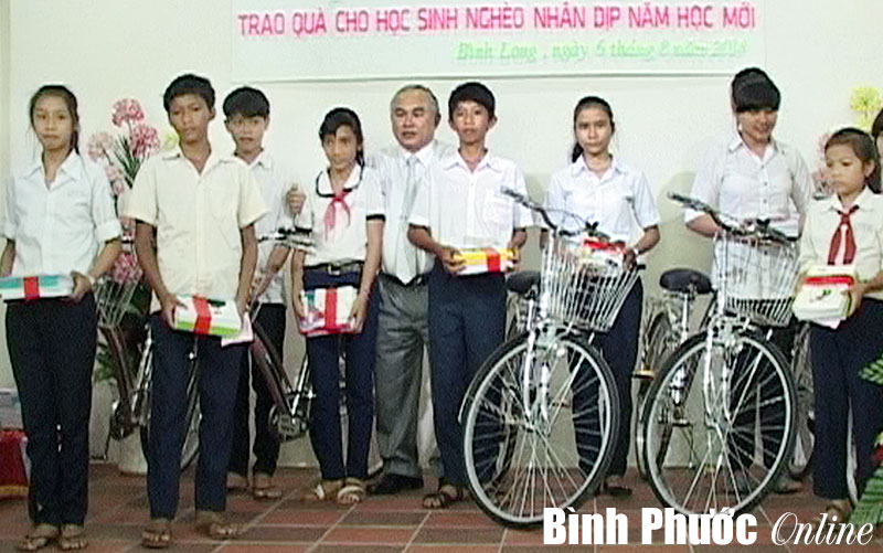 Câu lạc bộ Nữ doanh nhân thị xã Bình Long: Trao 80 xe đạp tiếp sức đến trường