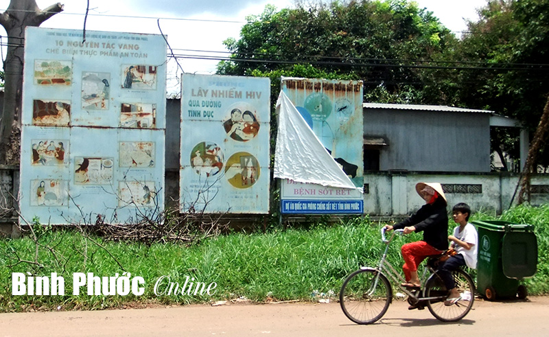 Ảnh phê bình: Cụm pa-nô phản cảm