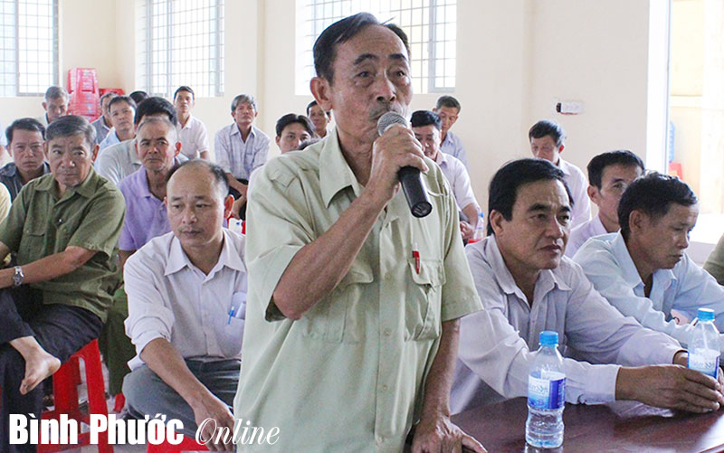 B&iacute; thư tỉnh ủy, Chủ tịch HĐND tỉnh Nguyễn Tấn Hưng tiếp x&uacute;c cử tri thị x&atilde; B&igrave;nh Long