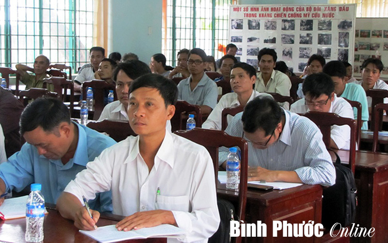 Đại biểu Quốc hội tỉnh tiếp x&uacute;c cử tri: Vẫn n&oacute;ng vấn đề đường giao th&ocirc;ng