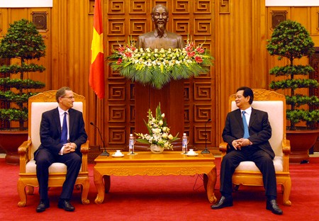 Thủ tướng Nguyễn Tấn Dũng tiếp c&aacute;c vị Đại sứ