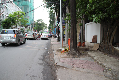 Đ&acirc;m thủng bụng t&igrave;nh địch bằng k&eacute;o cắt m&oacute;ng tay