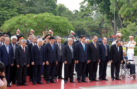 L&atilde;nh đạo Đảng, Nh&agrave; nước d&acirc;ng hương tưởng niệm c&aacute;c anh h&ugrave;ng liệt sĩ