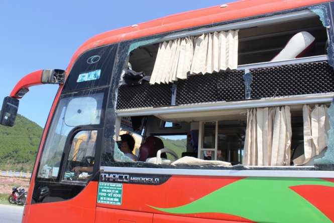 Loa khách gửi trên xe phát nổ, 3 người bị thương