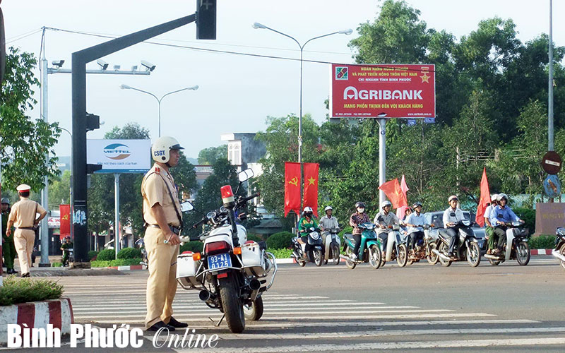 Gi&aacute;m đốc C&ocirc;ng an tỉnh trả lời &yacute; kiến, kiến nghị của cử tri