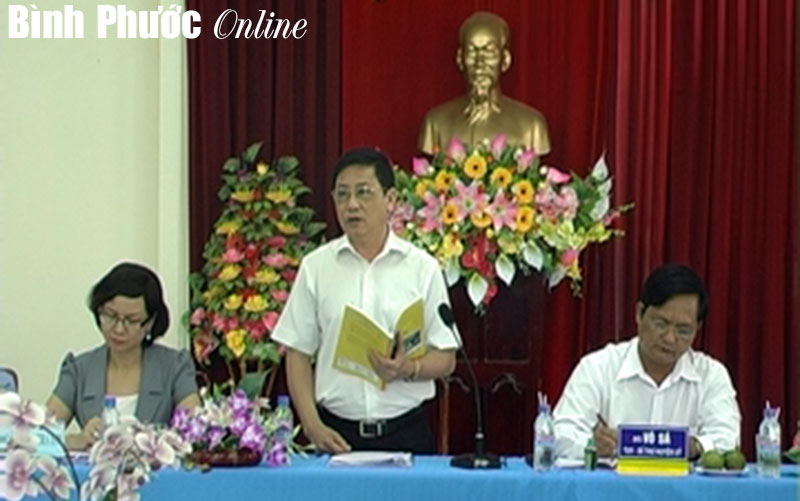 Đo&agrave;n kiểm tra của Tỉnh ủy l&agrave;m việc với Huyện ủy Chơn Th&agrave;nh