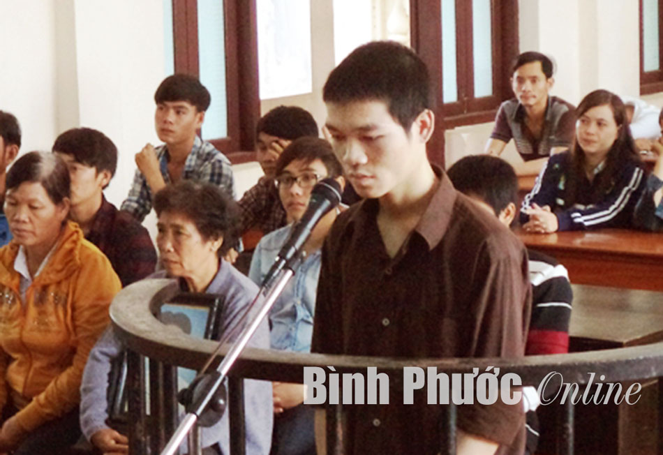 Vụ giết người ở qu&aacute;n bar Latin: Mất mạng v&igrave;&hellip; bạn để t&oacute;c bờm ngựa