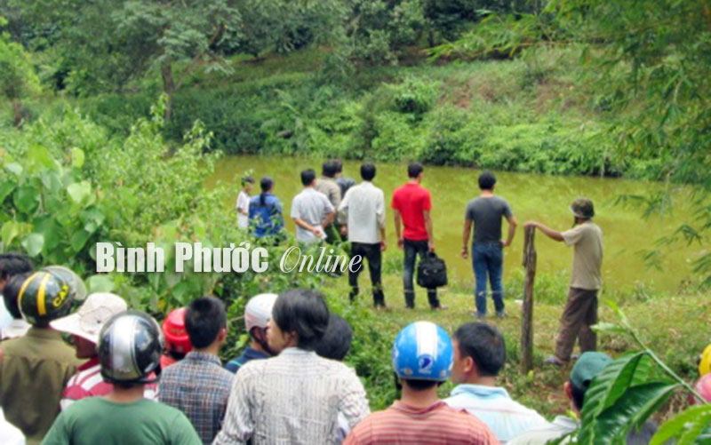 Treo cổ b&eacute; trai 9 tuổi chỉ v&igrave; bị phụ t&igrave;nh