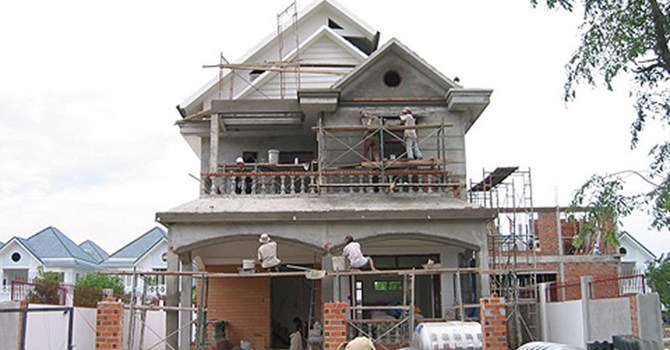 Chủ nh&agrave; phải gửi b&aacute;o c&aacute;o đến Sở X&acirc;y dựng trước v&agrave; sau khi x&acirc;y nh&agrave;