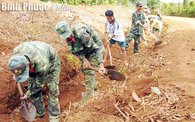 Học v&agrave; l&agrave;m theo B&aacute;c ở Ban chỉ huy Qu&acirc;n sự B&ugrave; Đốp
