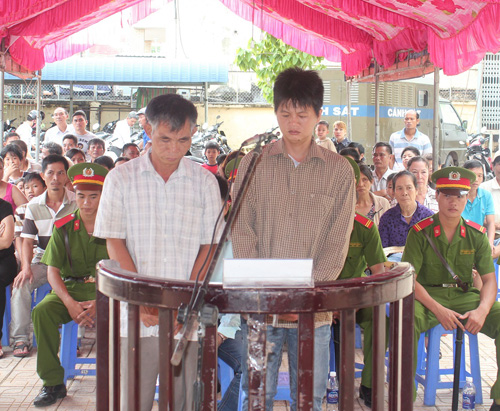 X&eacute;t xử vụ 'h&ocirc;i bia' ở Đồng Nai: Hai bị c&aacute;o l&atilde;nh &aacute;n t&ugrave;