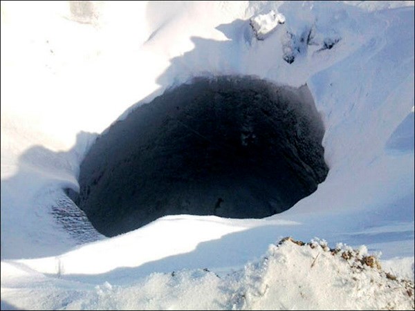 Lời giải thích cho những miệng hố khổng lồ bí ẩn ở Siberia