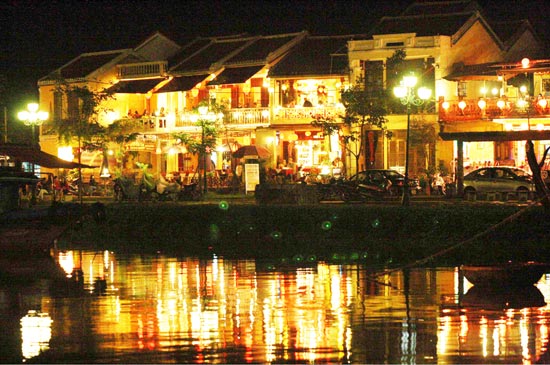 Phố cổ Hội An là 1 trong 10 thành phố có dòng kênh nổi tiếng thế giới