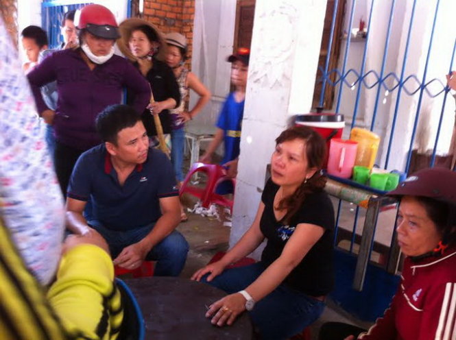 Nghi &aacute;n chồng cắt cổ vợ rồi tự tử