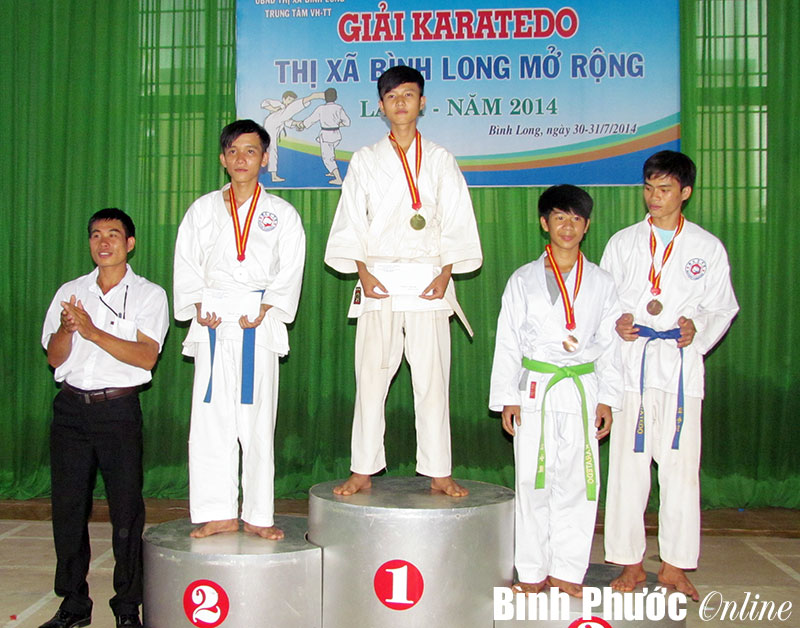 Thị xã Bình Long đoạt 8 HCV giải Karatedo mở rộng