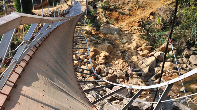 Lật cầu treo Chu Va: Bắt ph&oacute; gi&aacute;m đốc ban quản l&yacute; dự &aacute;n