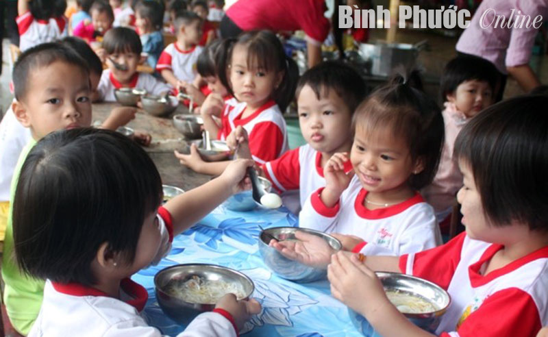 HĐND tỉnh gi&aacute;m s&aacute;t thu - chi đầu năm học