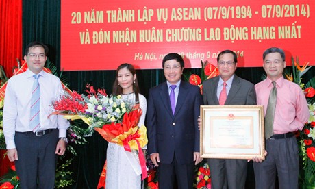 Vụ ASEAN, Bộ Ngoại giao đ&oacute;n nhận phần thưởng cao qu&yacute;