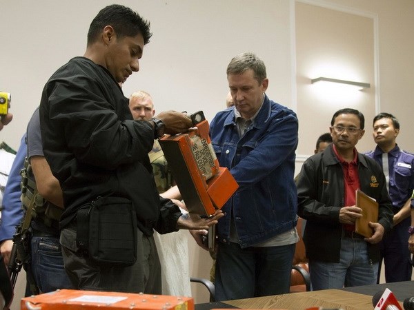 Nhóm điều tra quốc tế bắt đầu giải mã hộp đen máy bay MH17