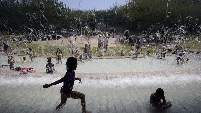 Nắng nóng “thiêu đốt” Nhật Bản, 10 người chết