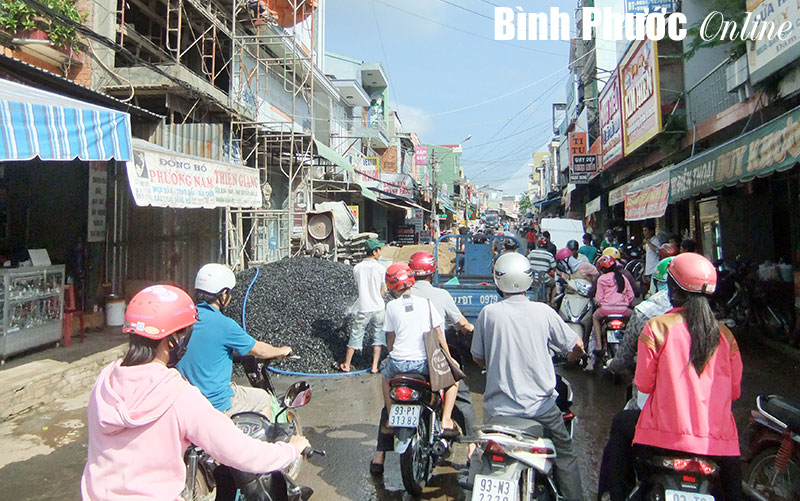 Nạn lấn chiếm lòng, lề đường ở thị xã Đồng Xoài