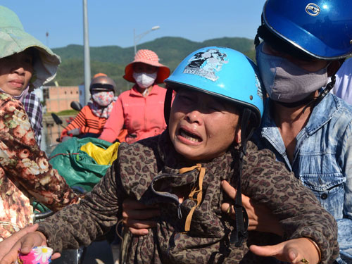 Nước mắt trên cảng cá Sa Huỳnh