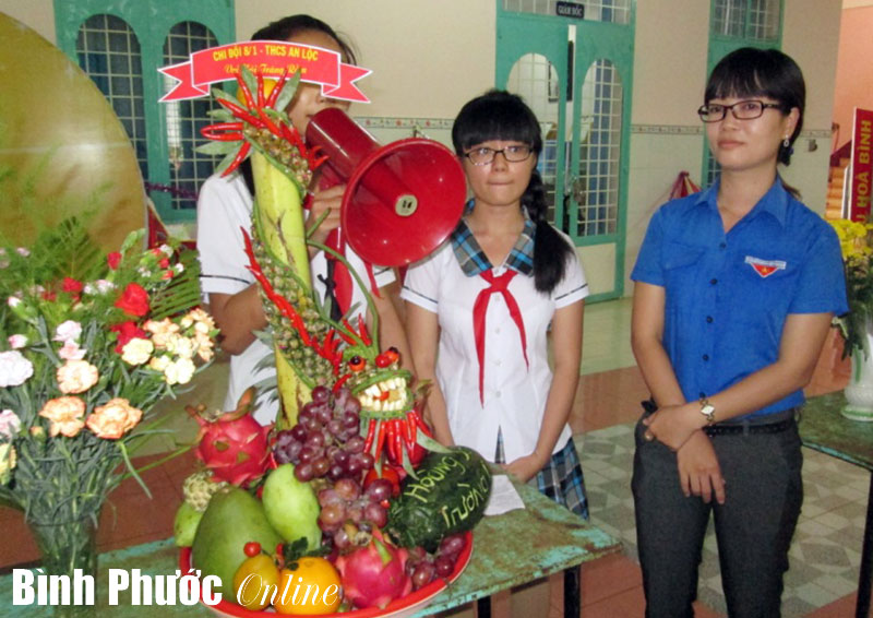 Bình Long, Hớn Quản tổ chức ngày hội Trung thu và tặng quà học sinh nghèo