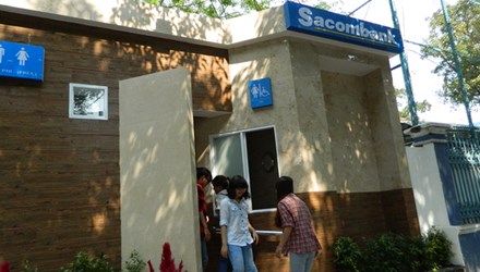 Bi hài ở nhà vệ sinh công cộng bạc tỷ