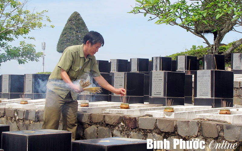 Những người canh giấc cho đồng đội