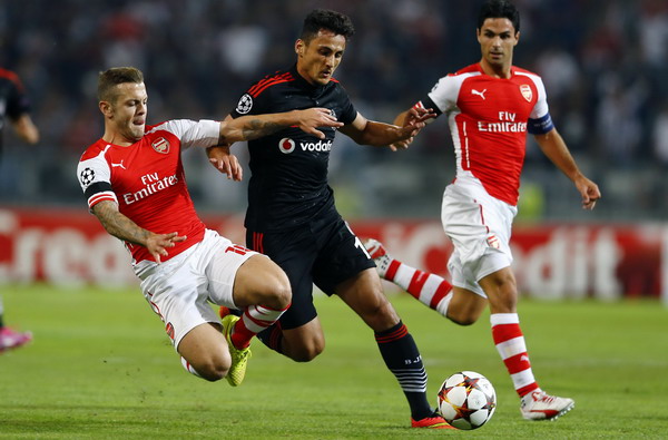 Lượt đi play-off Champions League: Ramsey suýt hại chết Arsenal!