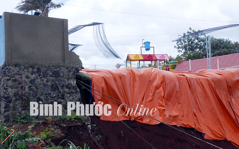 Lở đất tại công trường xây trường mầm non, một thợ hồ chết thương tâm