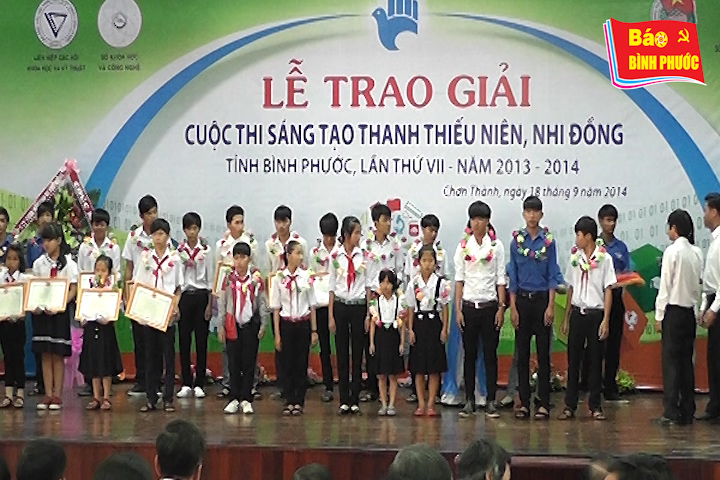 [Video] Trao giải cuộc thi sáng tạo thanh thiếu niên, nhi đồng tỉnh Bình Phước lần thứ 7 và phát động cuộc thi lần thứ 8 năm 2014 - 2015