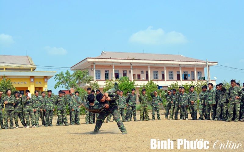 SĨ QUAN TRẺ BỘ ĐỘI BI&Ecirc;N PH&Ograve;NG: C&aacute;nh tay đắc lực của chỉ huy c&aacute;c đơn vị