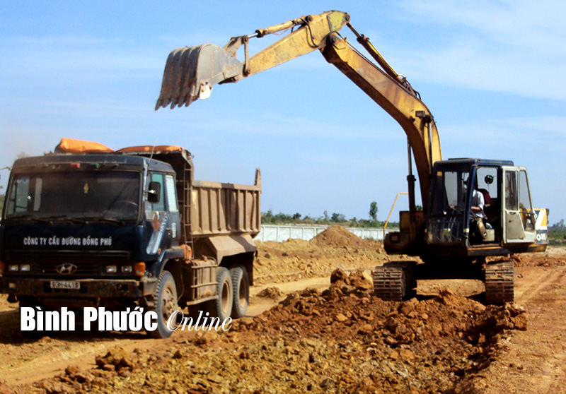 Gi&aacute;m đốc Sở Giao th&ocirc;ng - Vận tải: Trả lời chất vấn tại kỳ họp thứ chín, HĐND tỉnh kh&oacute;a VIII