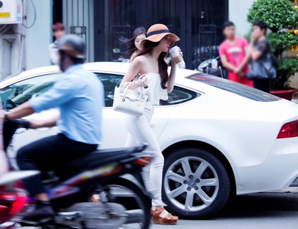Street style hút mắt nhất tuần qua của sao Việt & thế giới