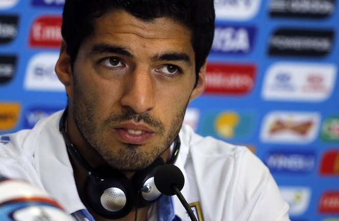 Suarez không bị cấm... cắn người ở Barcelona