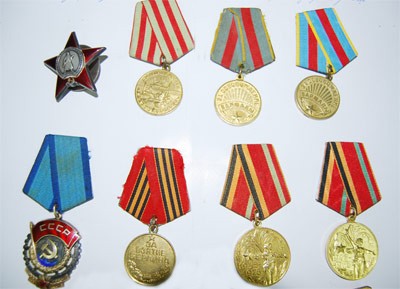 Thay đổi mẫu hu&acirc;n, huy chương, bằng khen