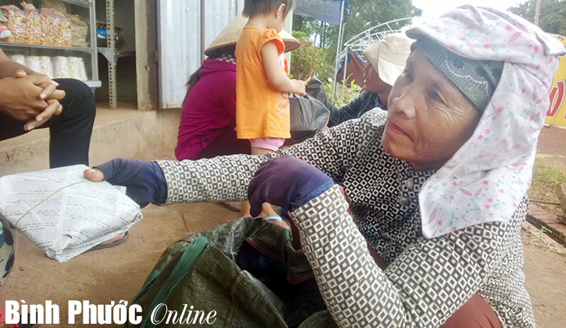 Thầy bói bán thuốc dạo!