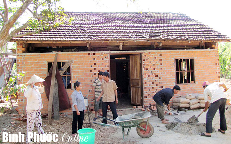 Những gương s&aacute;ng l&agrave;m theo B&aacute;c ở T&acirc;n Tiến