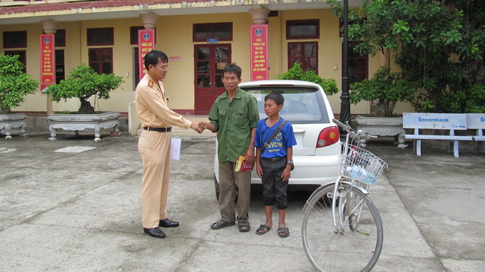 Thiếu niên 14 tuổi đi lạc gần 200km bằng xe đạp