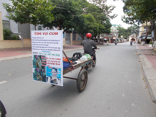 Chuyện tình chàng trai lang thang trương bảng 'tìm vợ con'